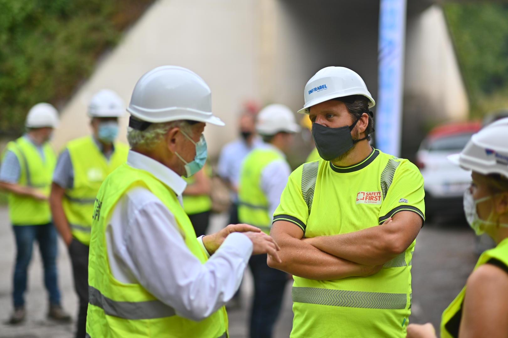 Travaux de sécurisation des parois rocheuses.