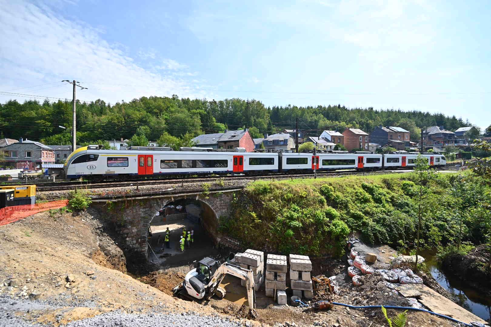 Travaux de sécurisation des parois rocheuses.