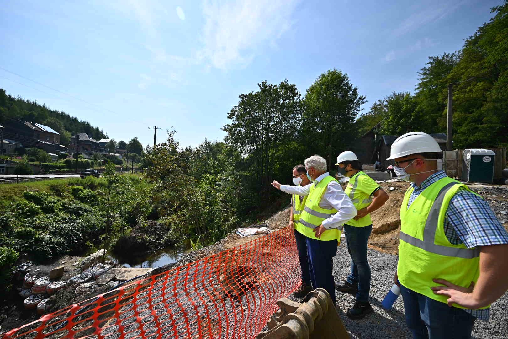 Travaux de sécurisation des parois rocheuses.