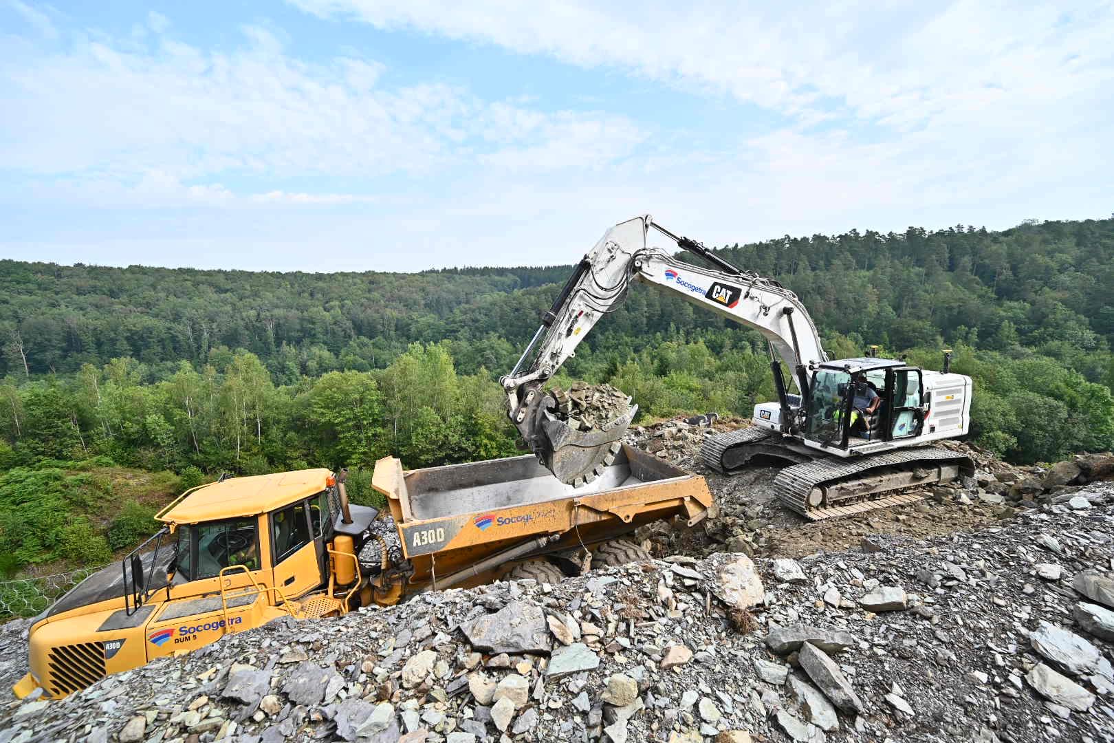Travaux de sécurisation des parois rocheuses.