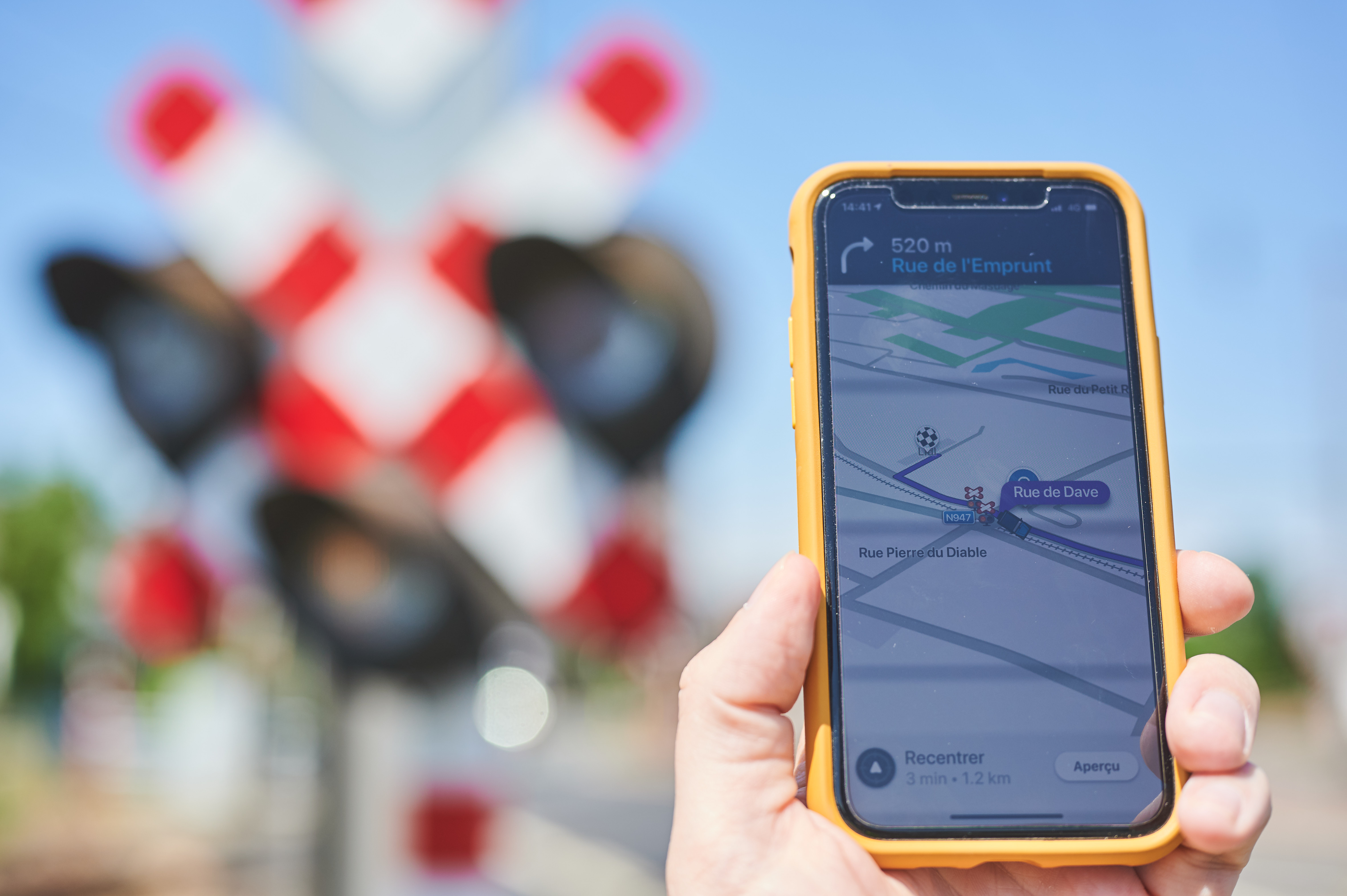 Waze met nos passages à niveau sur la carte.