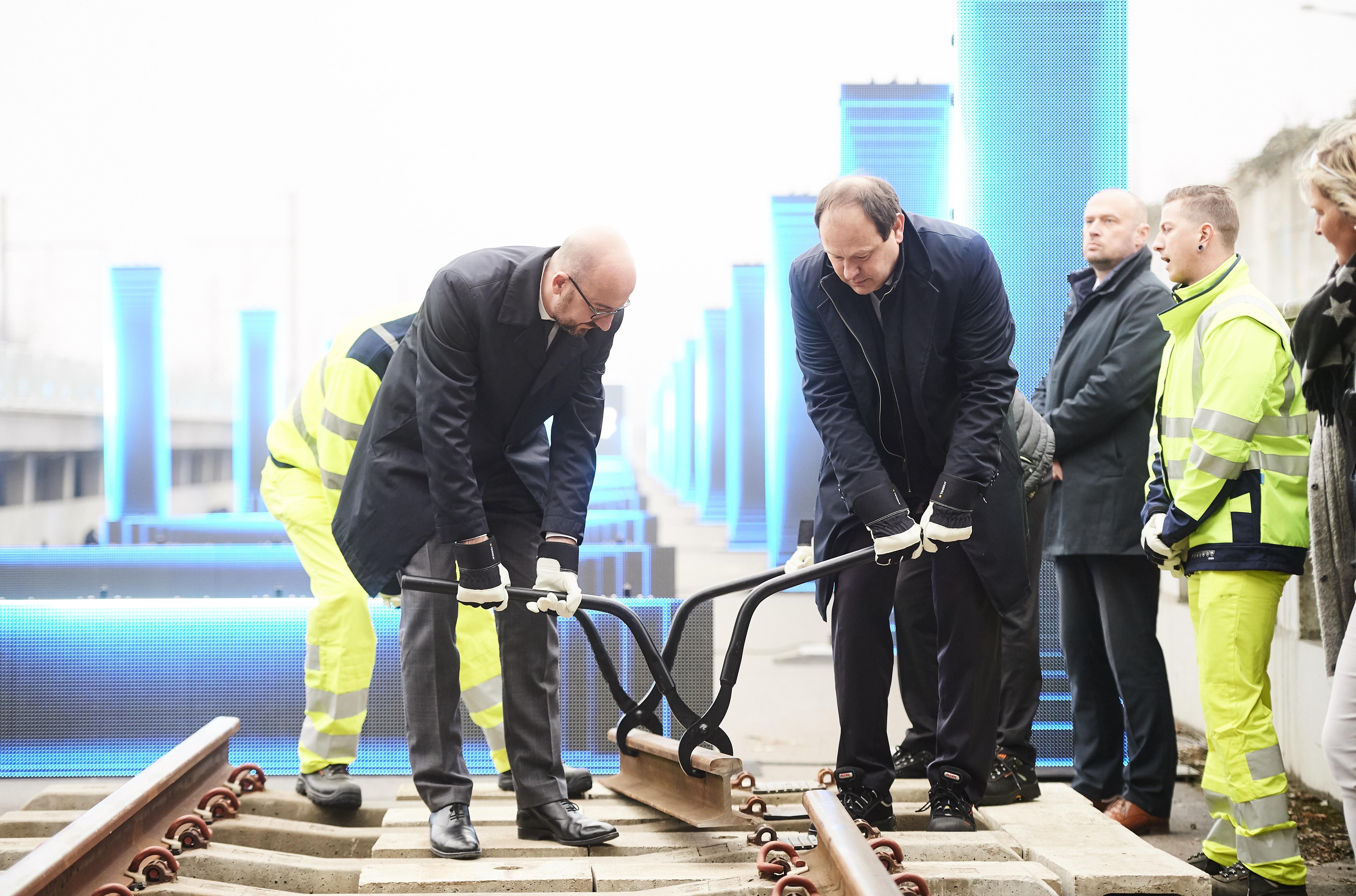 Charles Michel en Vincent Scourneau op herlancering GEN-werken L124 Charles Michel en Vincent Scourneau op herlancering GEN-werken L124.