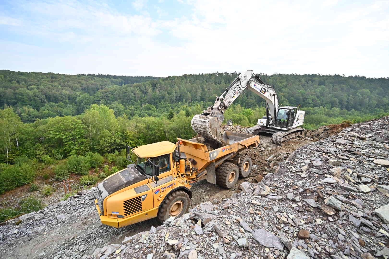 Travaux de sécurisation des parois rocheuses.