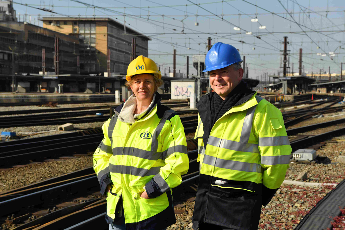 Sophie Dutordoir (SNCB) en Luc Lallemand (Infrabel) durant la 2ème phase des travaux en 2017.