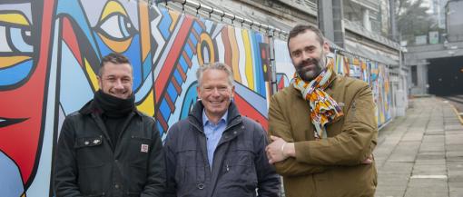 Luc Lallemand avec les artistes Guillaume Desmarets et Frédéric Lebbe.