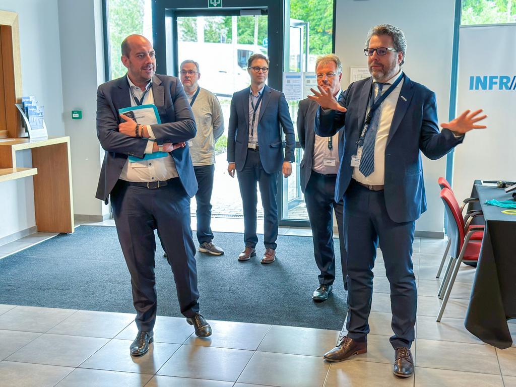 Visite du Secrétaire d’État Mathieu Michel au Data Center de Muizen ...