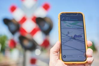 Waze met nos passages à niveau sur la carte.